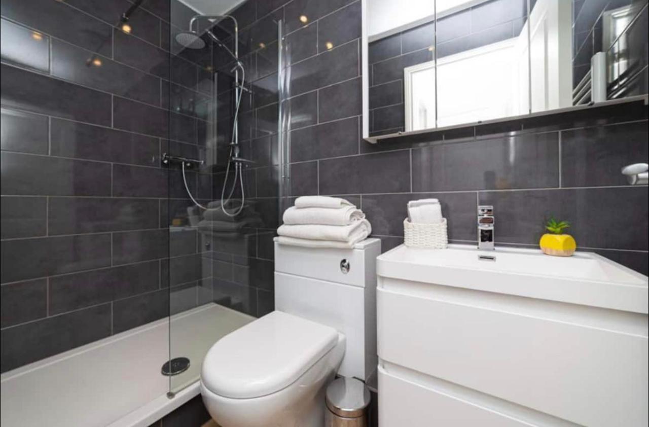 Beautiful 1Bd Apartment On The King'S Road Chelsea Londra Esterno foto